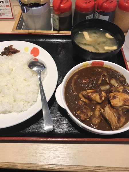 「ゴロゴロチキンの煮込みカレー」@松屋 白楽店の写真