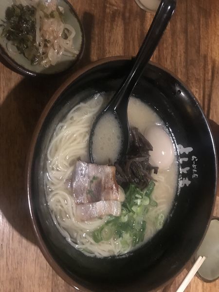 「とんこつらーめん半熟たまご」@らーめんや よしともの写真