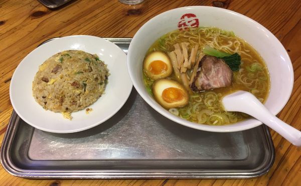 「中華そば(小)＋煮玉子＋チャーハン(小)」@中華そば まるきの写真