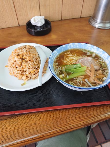 「半チャーハン、半ラーメンセット600円」@新三陽の写真