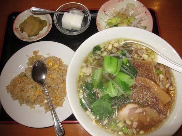 「醤油ラーメンセット　650円（ランチ）」@中国料理 一品香 明治通り店の写真