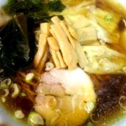 ワンタン麺500円