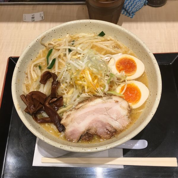 「味玉入りバリ味噌らーめん」@つじ田 味噌の章 東京駅店の写真