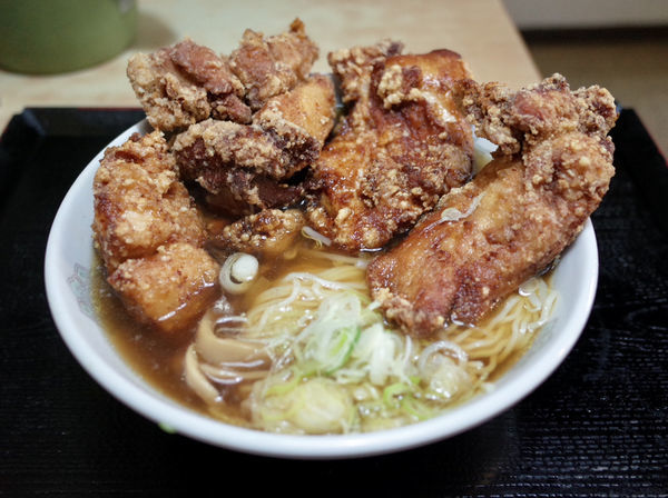 「唐揚げラーメン…750円（価格は税抜）‬」@豚福の写真
