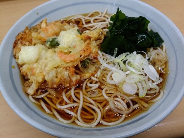「海鮮かき揚げ天そば440円」@爽亭 JR池袋駅 コンコース店の写真