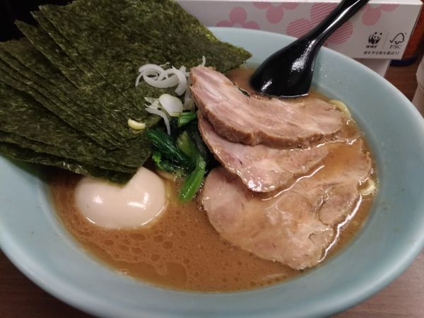 「ラーメン (63玉子 +海苔)」@横浜家系 侍 渋谷店の写真