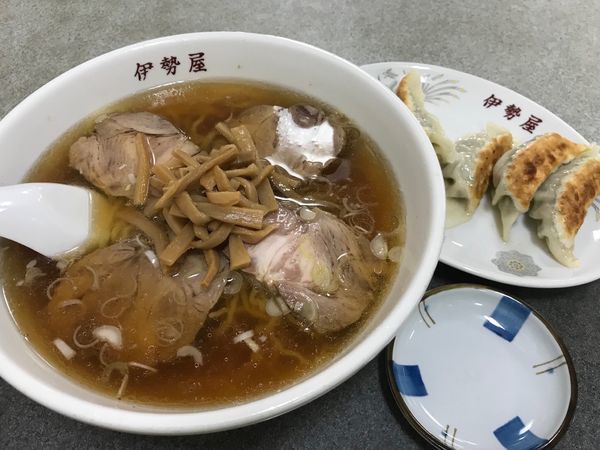「チャーシューメン690円餃子300円」@伊勢屋の写真
