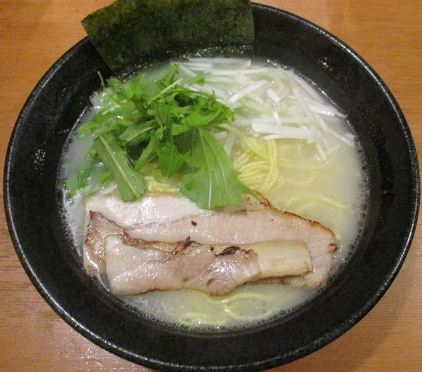 「旨味濃厚牛骨ラーメン　800円」@牛骨ラーメン いとう 広尾店の写真