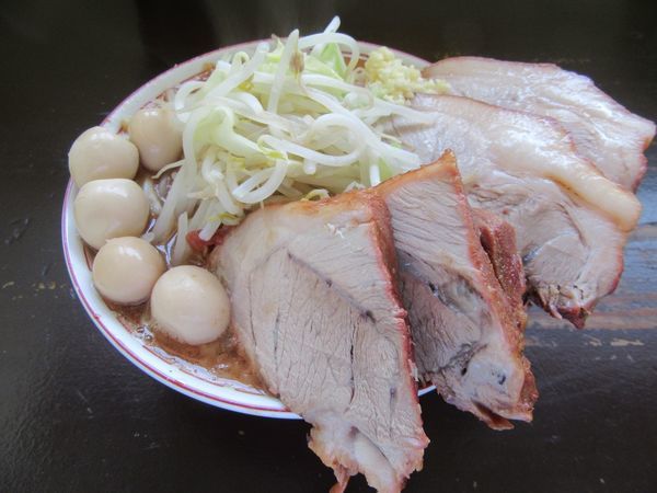 「ミニめんじろ（７００円）＋豚増し２００円＋他」@めんじろの写真