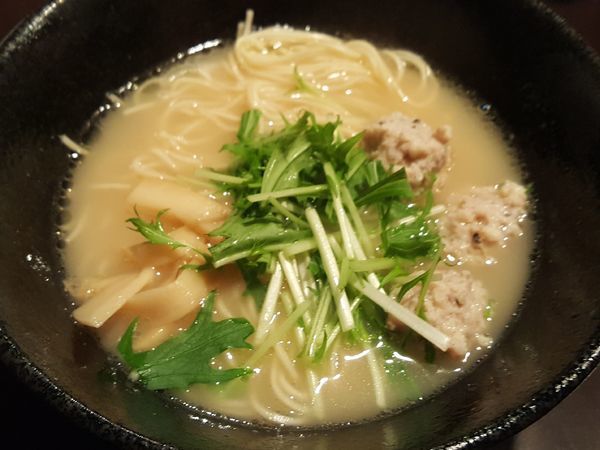 「鶏ラーメン ￥650 大盛」@炭火やきとり まっすぐの写真