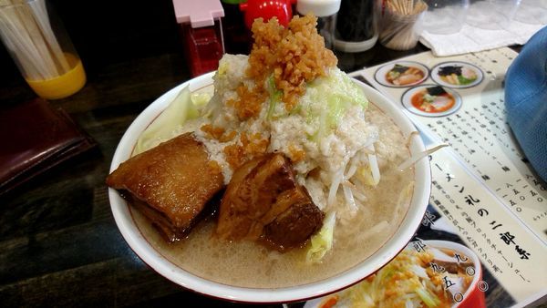 「弓豚二郎900円+アブラ100円+ブロックチャーシュー300」@ラーメン礼の写真