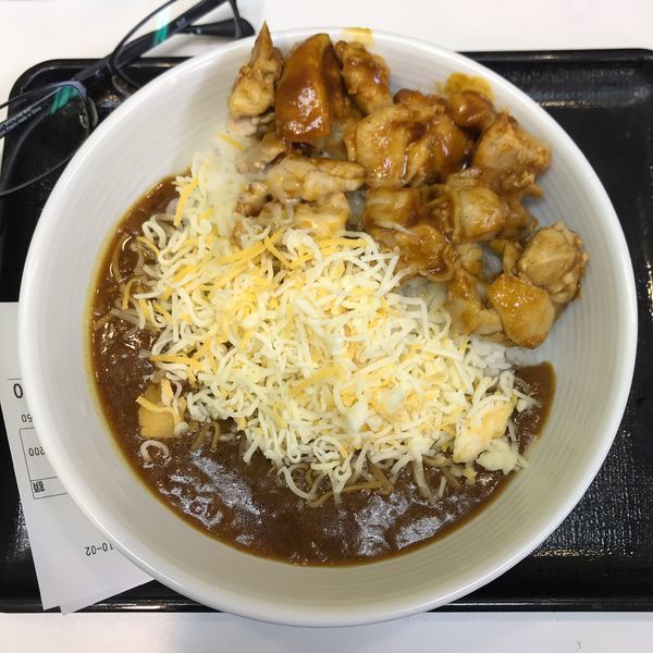 「チキンスパイシーカレー＋チーズ」@吉野家 立川北口大通り店の写真