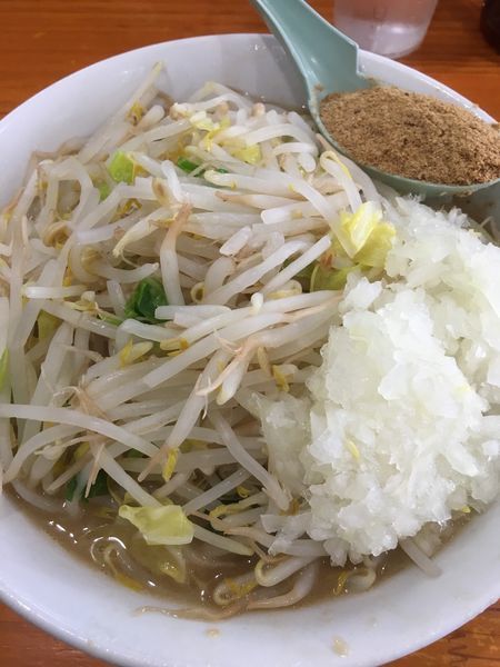 「ラーメン(300g)、タマネギ、魚粉」@らーめん じろきんの写真