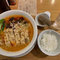 排骨担担麺1080円