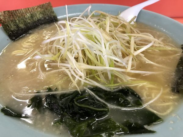 「ネギラーメン中盛り 780円」@ラーメンショップ 小野路店の写真