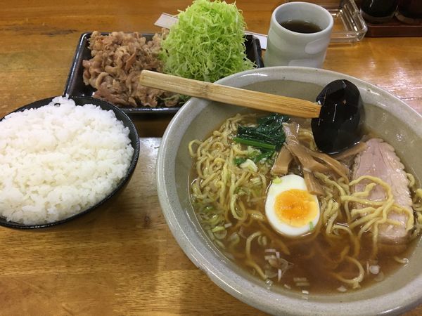 「ら〜めん+生姜焼き定食」@らーめん ぺぺの写真