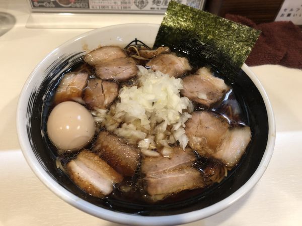 「侍ブラック（並）・味玉・チャーシュー」@麺屋 侍の写真