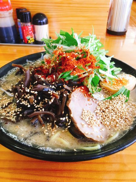 「キクラゲ塩豚骨ラーメン」@豚骨ラーメン 新井商店の写真