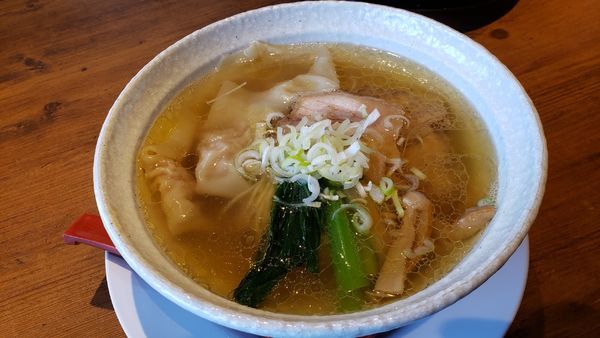 「塩ワンタン麺」@らーめんすずらんの写真