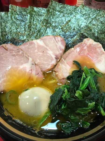 「チャーシュー800円+のり80円+たまご70円」@家系ラーメン とらきち家の写真