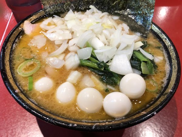「中盛チャーシュー麺固めうずら玉ねぎ」@厚木家の写真
