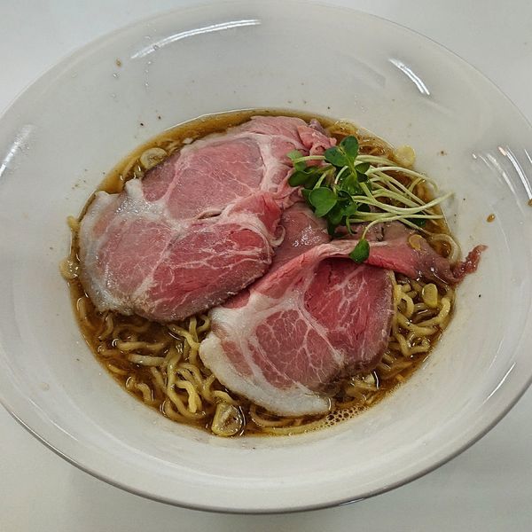 「煮干しラーメン（白）600円」@煮干ラーメンとローストビーフとステーキ パリ橋の写真
