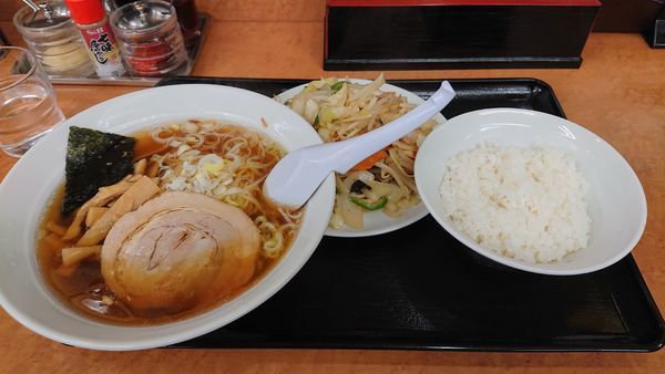 「ラーメン+野菜炒め+半ライス880」@らーめん華丸の写真