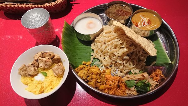 「インド式ミールスつけめん1180円+タンドリー鶏丼250円」@スパイスらぁめん釈迦 池袋店の写真