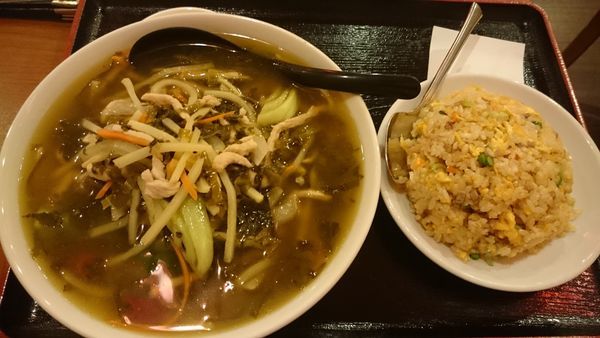 「高菜湯麺+半チャーハン(700円)」@中国家庭料理 你好 大森駅前店の写真