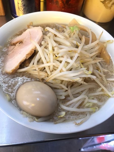 「もやしラーメン  半熟？煮卵」@ホープ軒 千駄ヶ谷本店の写真