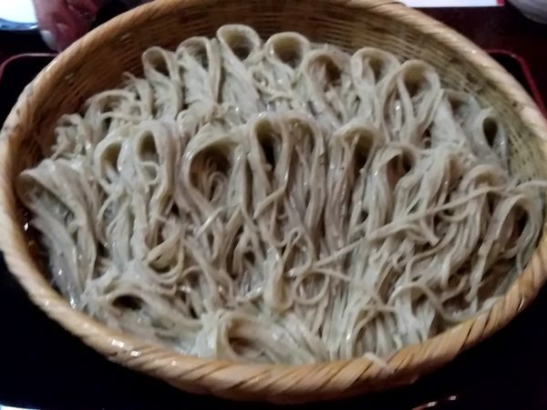 「そば七合(三人前)2,100円＋天ぷら一人盛り900円」@蕎麦処 つゆ下 梅の花の写真