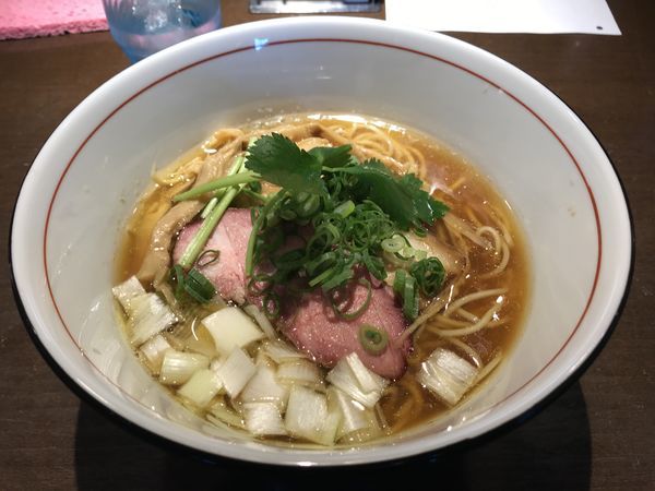 「地鶏中華そば」@麺や 虎徹の写真