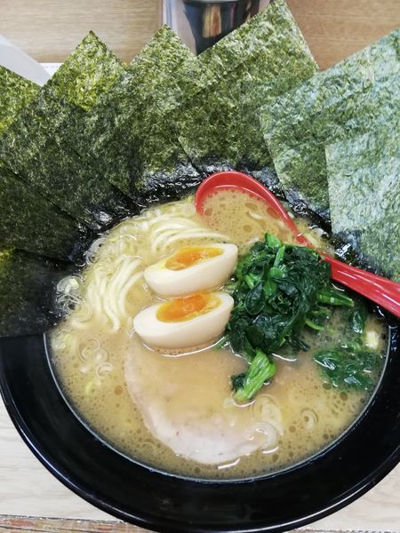 「味玉ラーメン800円、海苔、ほうれん草、替玉（各100円）」@がん家の写真