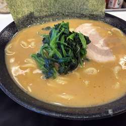 らーめん並(700円)アブラ少なめ、他は普通