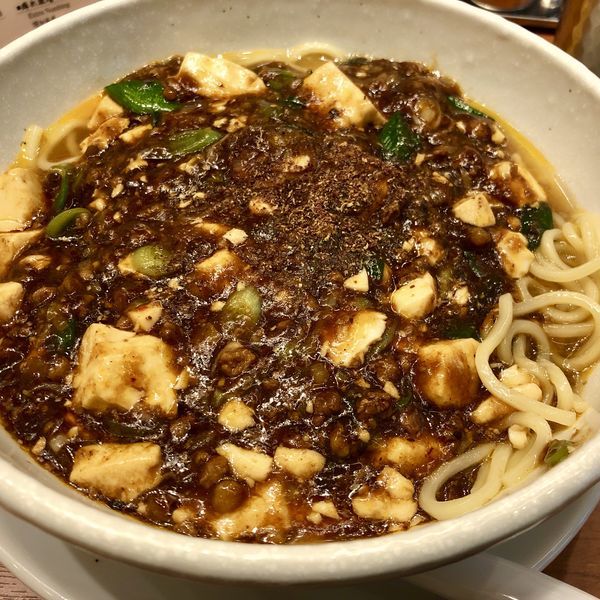 「麻婆麺（薄辛）＋生ビール」@SHIBIRE NOODLES 蝋燭屋 表参道ヒルズ店の写真