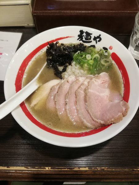 「チャーシュー追い煮干しそば1100円」@麺や でこの写真