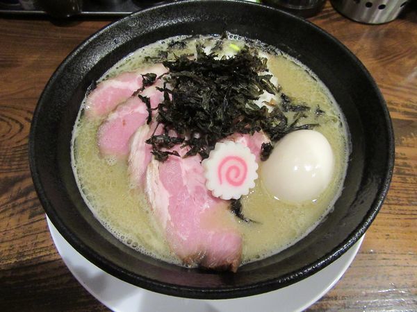 「限定　にごり煮干しそば（８５０円）＋味玉＋チャーシュー」@麺匠 ことぶきの写真