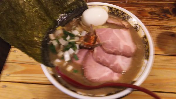 「すごい煮干ラーメン特製」@すごい煮干ラーメン凪 新宿ゴールデン街店 本館の写真