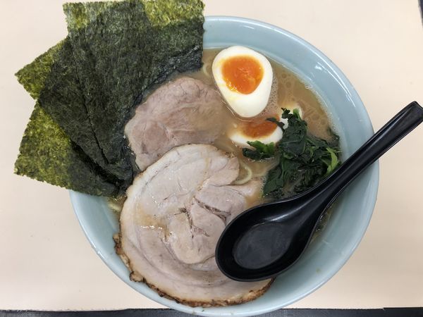 「ラーメン（並）・味玉」@横浜家系ラーメン田中の写真