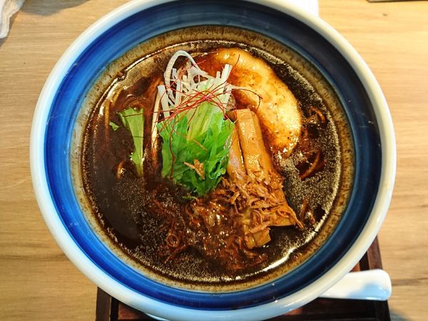 「辛味塩らーめん黒＋替え玉」@麺や Co粋の写真