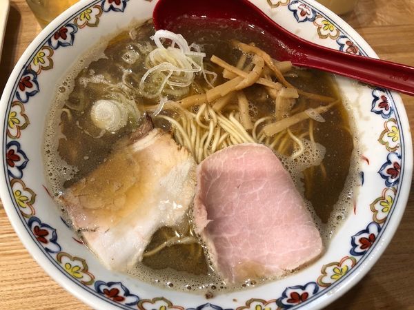 「煮干し800円 限定粗挽き肉皿ワンタン 250円 ユッケごはん3」@くじら食堂 nonowa東小金井店の写真