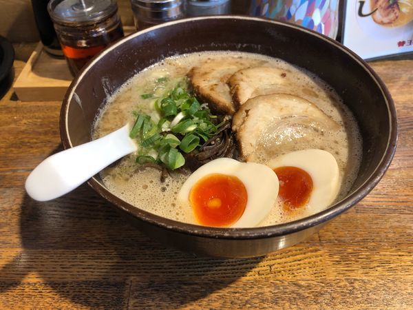 「醤油豚骨」@でびっと 中延店の写真