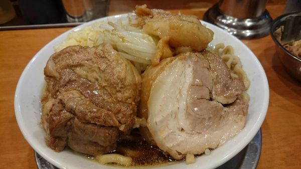 「大豚ラーメン+あぶねぎたま」@麺屋穴場の写真