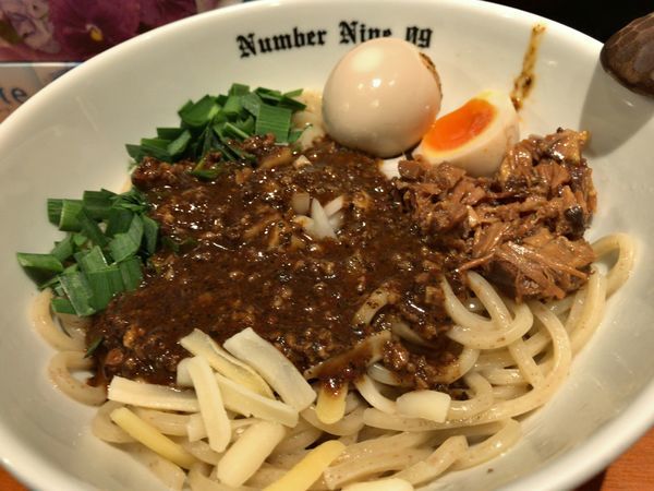 「油そばBlack＋味玉」@麺Dining Number Nine 09の写真