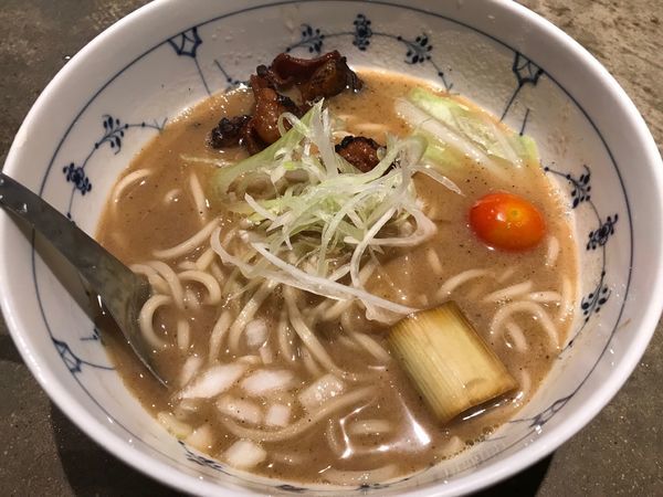 「重層 モツトッピング 850円」@なまえのないラーメン屋の写真