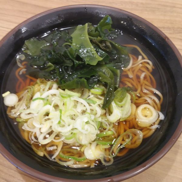 「わかめそば」@そばうどん かずさの写真