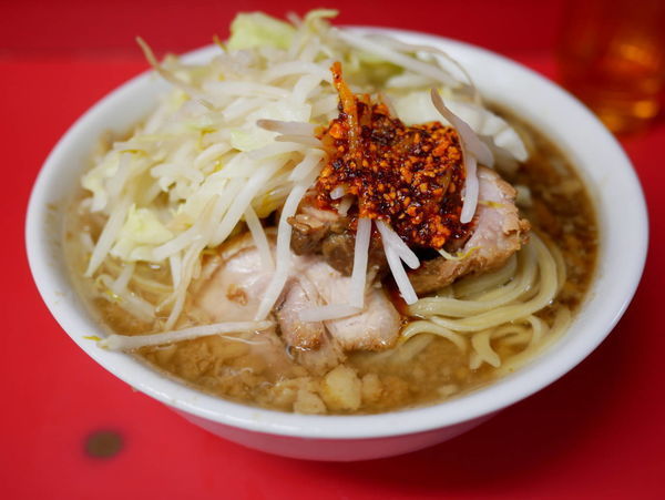 「小 辣油」@ラーメン二郎 千住大橋駅前店の写真