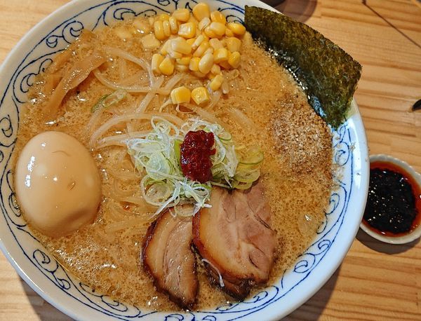 「白味噌ラーメン（180g）890 味玉100 香味辛50」@麺屋 必道の写真