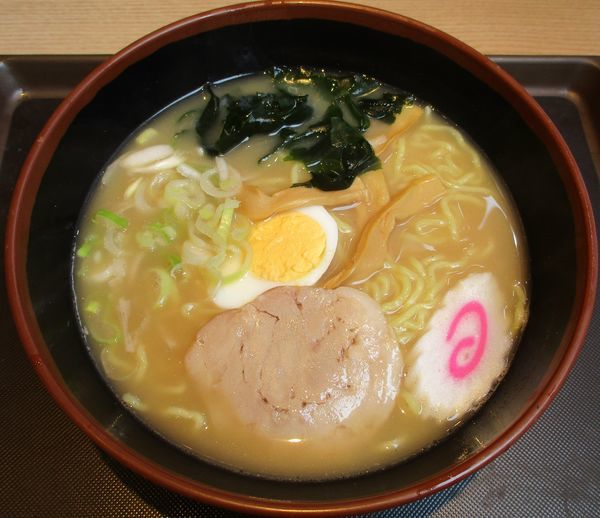 「煮干しラーメン　450円」@名代 富士そば 代々木店の写真