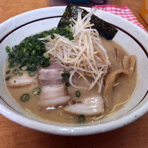「とんこつ正油ラーメン(600円)」@麺屋しげるの写真